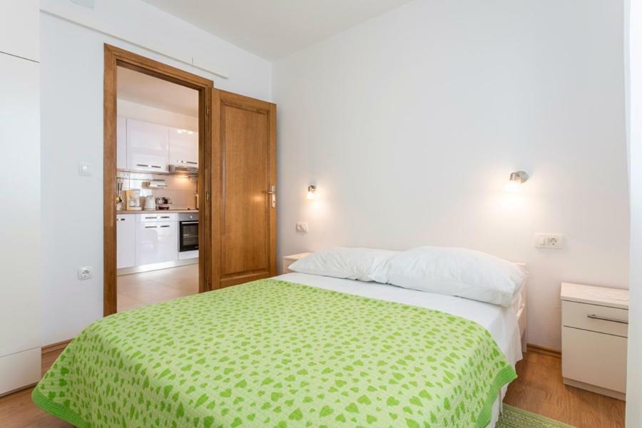 Apartments Bezmalinovic 2 Bol Extérieur photo