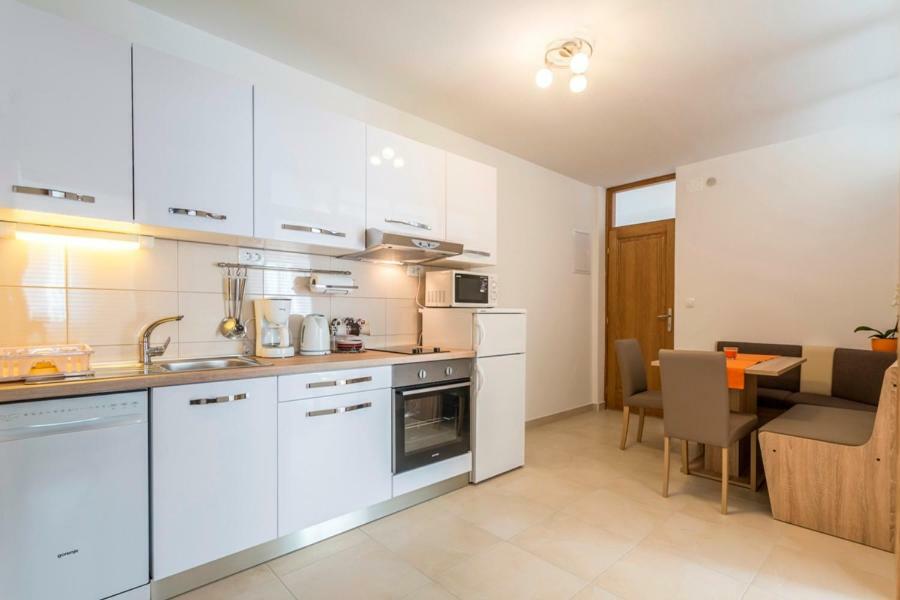 Apartments Bezmalinovic 2 Bol Extérieur photo