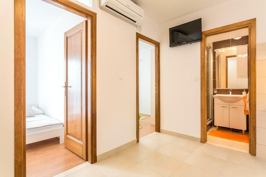 Apartments Bezmalinovic 2 Bol Extérieur photo