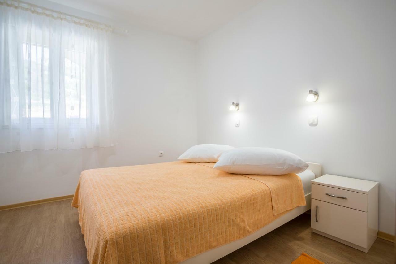 Apartments Bezmalinovic 2 Bol Extérieur photo