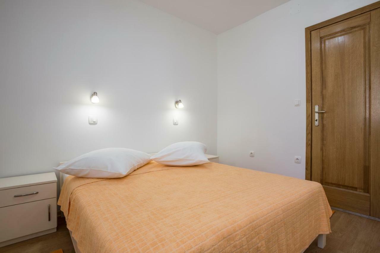 Apartments Bezmalinovic 2 Bol Extérieur photo
