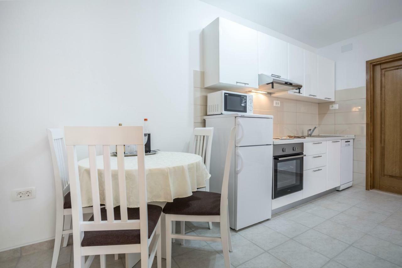 Apartments Bezmalinovic 2 Bol Extérieur photo