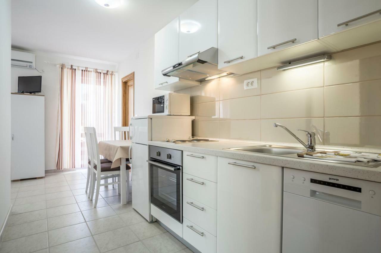 Apartments Bezmalinovic 2 Bol Extérieur photo
