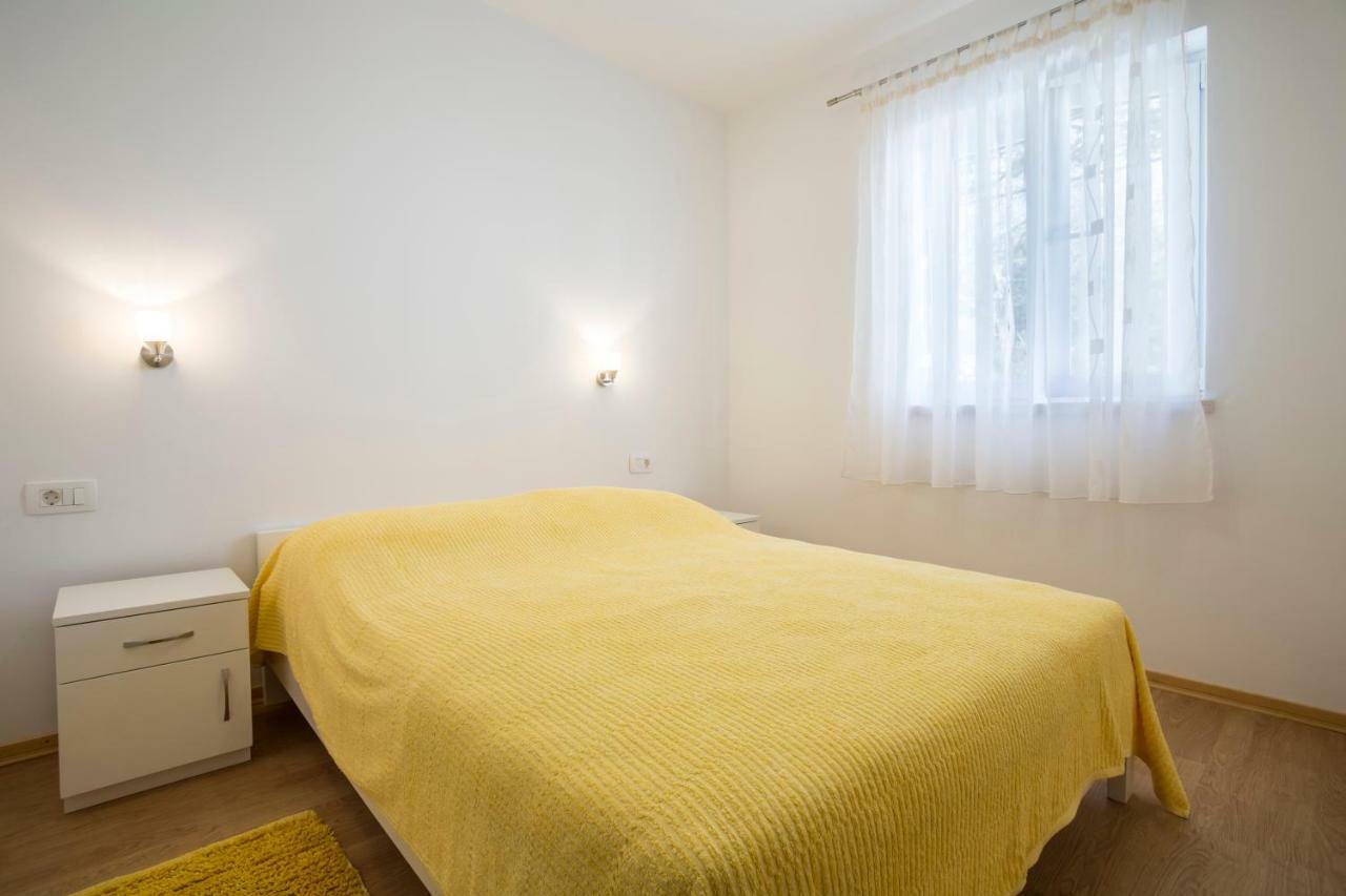 Apartments Bezmalinovic 2 Bol Extérieur photo